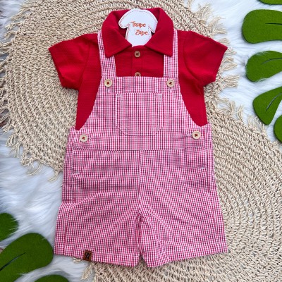 Jardineira e Camiseta Polo Xadrez Vermelho